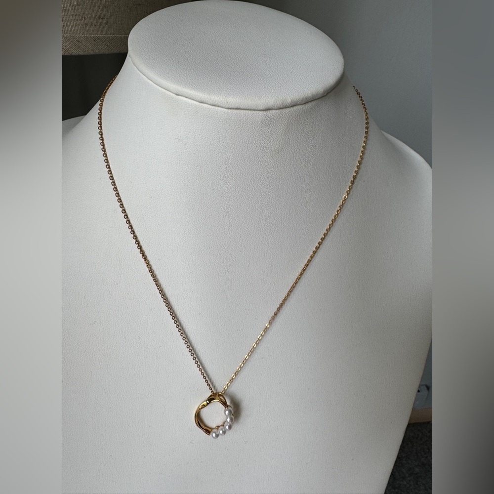 Pandora Gold Tone Circle Pendant Necklace with Pearl Accents